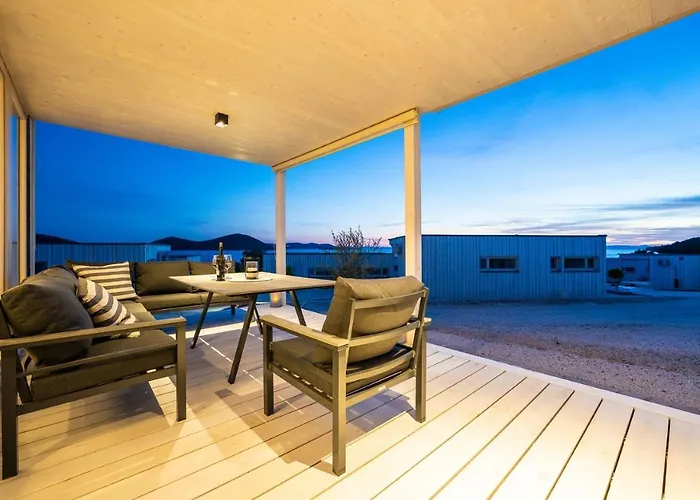 Buqez 46 Vikendica *